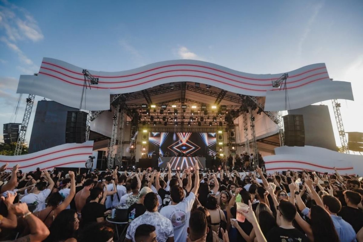 Réveillon Praia do Forte confirma novas atrações, divulga line-up completo por dia de evento e últimos dias de pré-venda