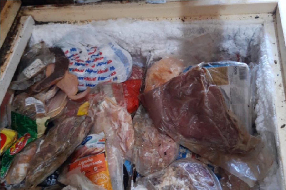 Mais de uma tonelada de carne estragada é apreendida na Via Regional, em Salvador