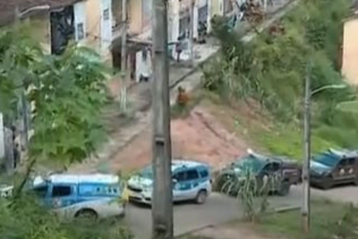 Vídeo: homem faz família refém no bairro de Valéria, em Salvador