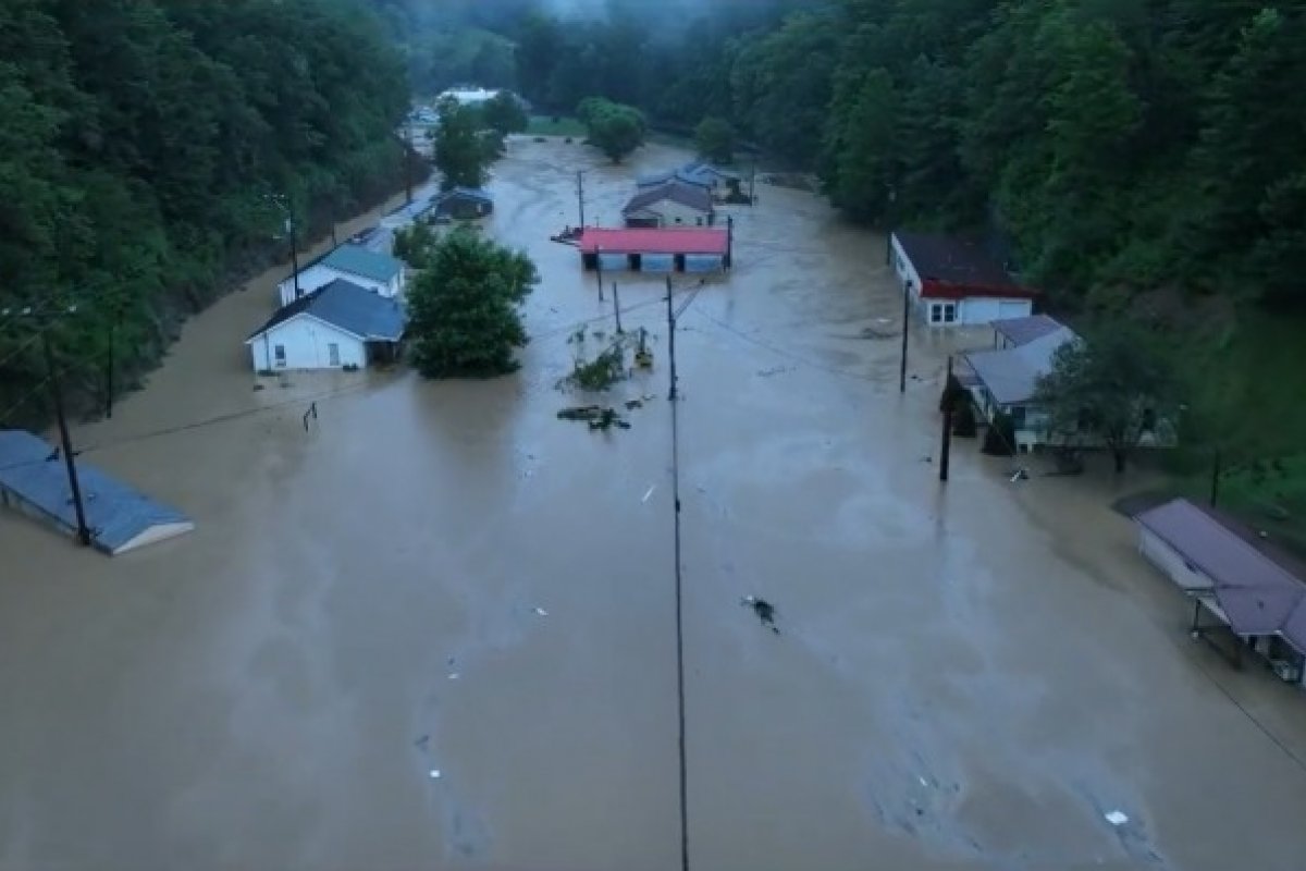 Enchentes deixam ao menos 8 mortos nos EUA