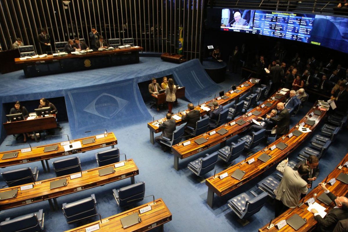 Senado aprova em 1º turno texto-base da PEC Paralela