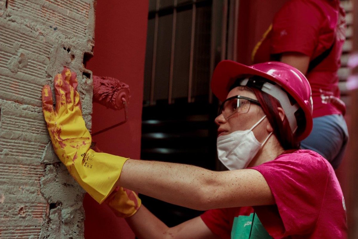 Corrente do bem: Benefit Cosmetics promove a 5º edição do seu projeto filantrópico global