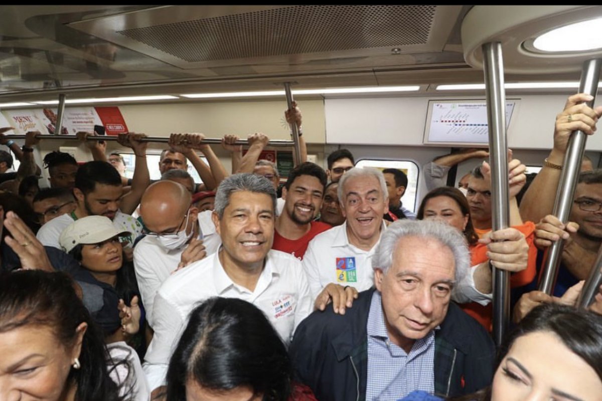 Jerônimo, Rui e Otto usam metrô para chegar à convenção do PT no Parque de Esposições