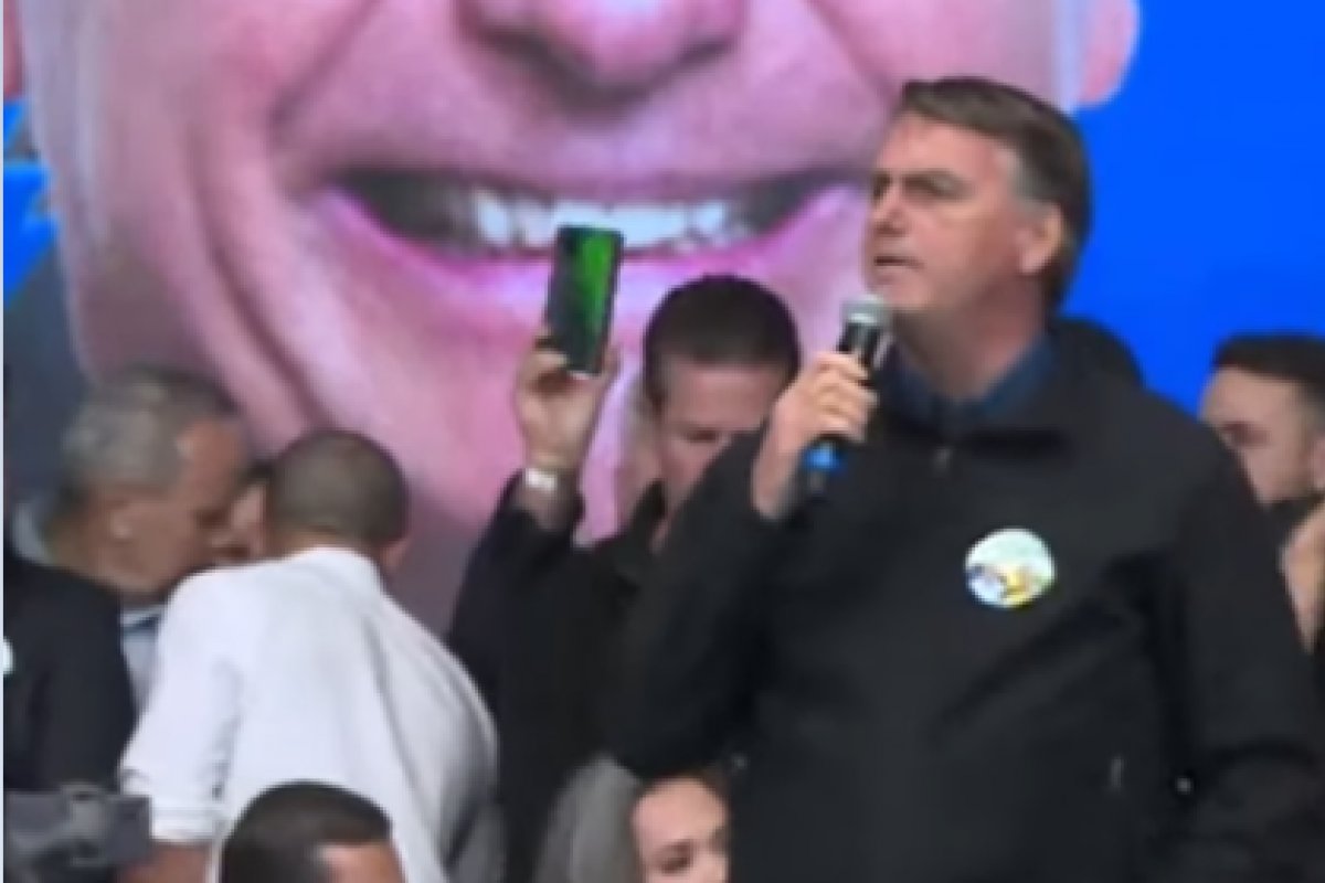 "Quer voltar à cena do crime com outro criminoso", diz Bolsonaro sobre candidatura de Lula e Alckmin