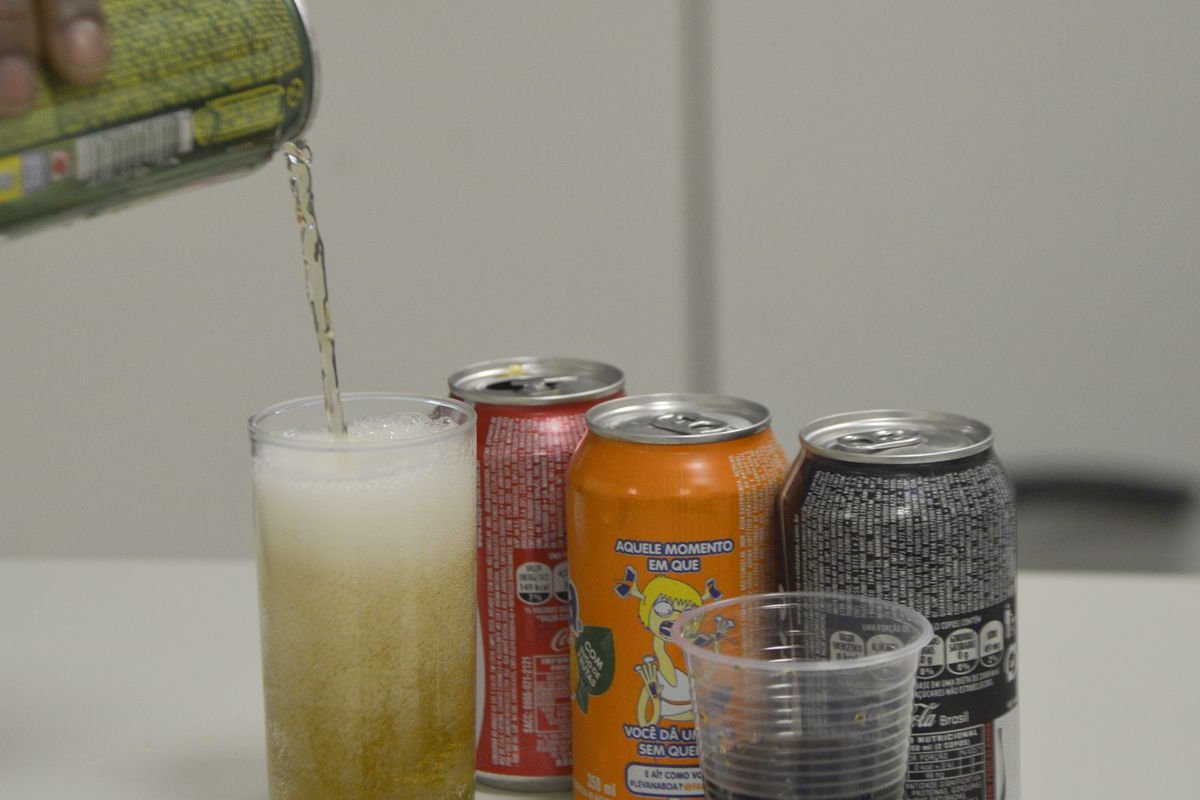 Consumo de biscoitos e refrigerantes cresce entre os brasileiros, diz pesquisa