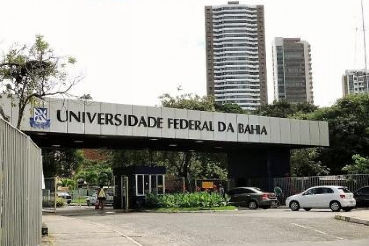 Ufba realiza cerimônia para encerramento da gestão do atual reitor