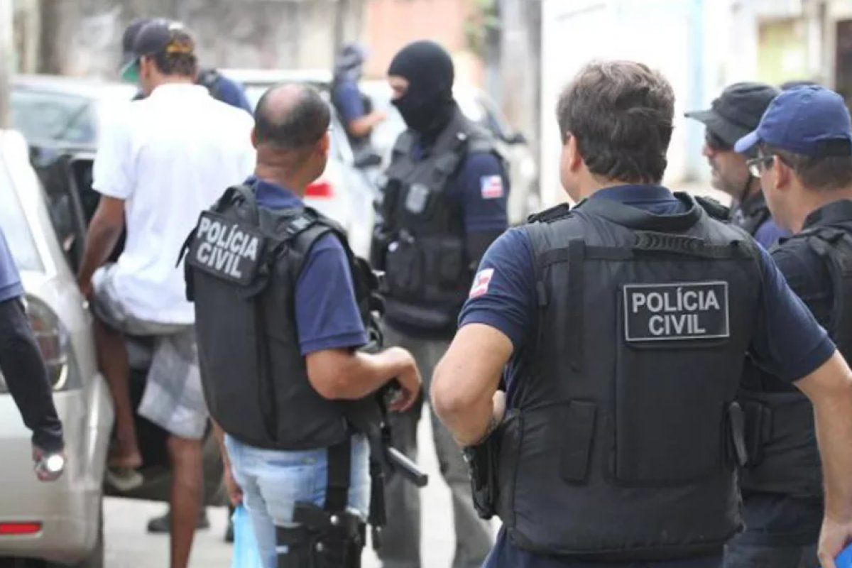 Dupla suspeita de aplicar golpe contra cirurgião plástico é presa em Salvador