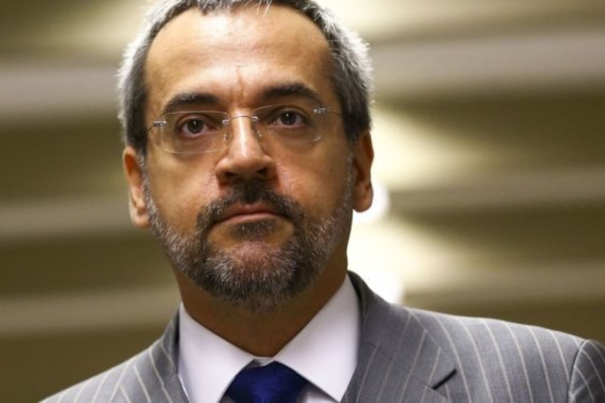 Ex-ministro da Educação desiste da pré-candidatura ao governo de São Paulo