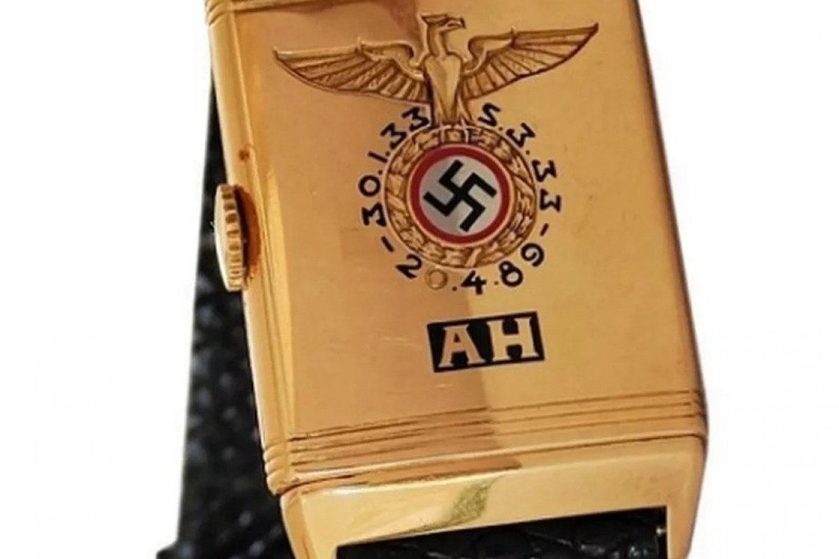 Relógio de Hitler é vendido por US$ 1,1 milhão em leilão nos Estados Unidos