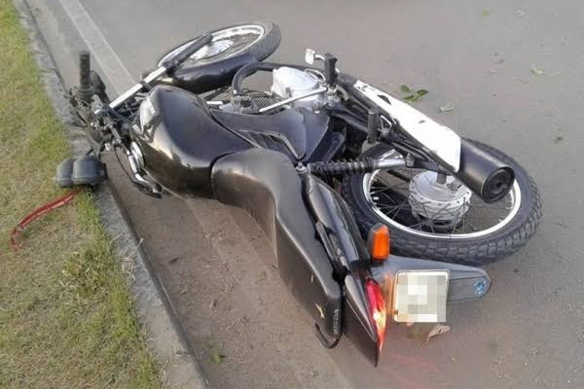 Acidente envolvendo motociclista e carro deixa ferido na Av. Engenheiro Oscar Pontes