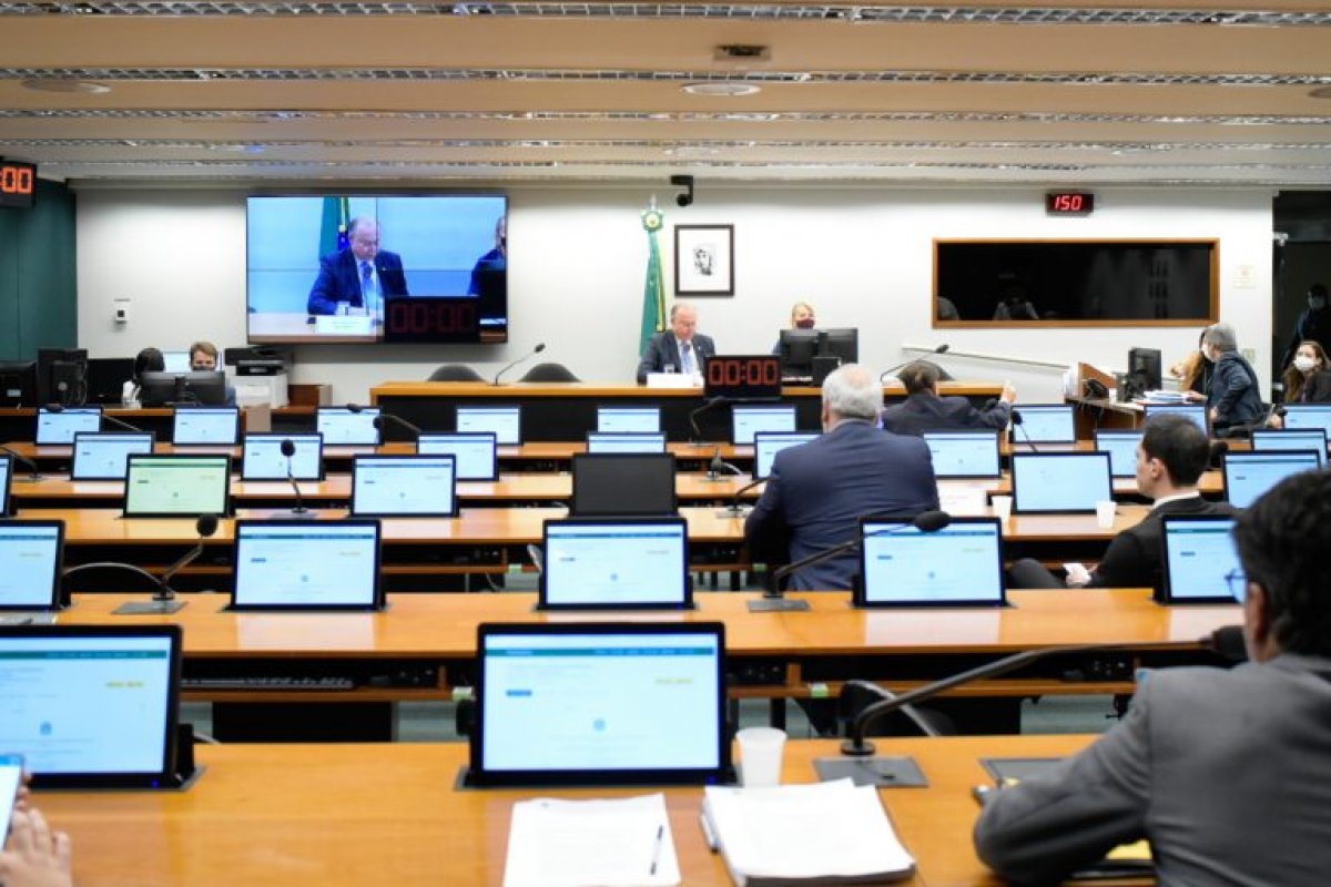 Conselho de Ética analisa representações contra deputados na quarta-feira (3)