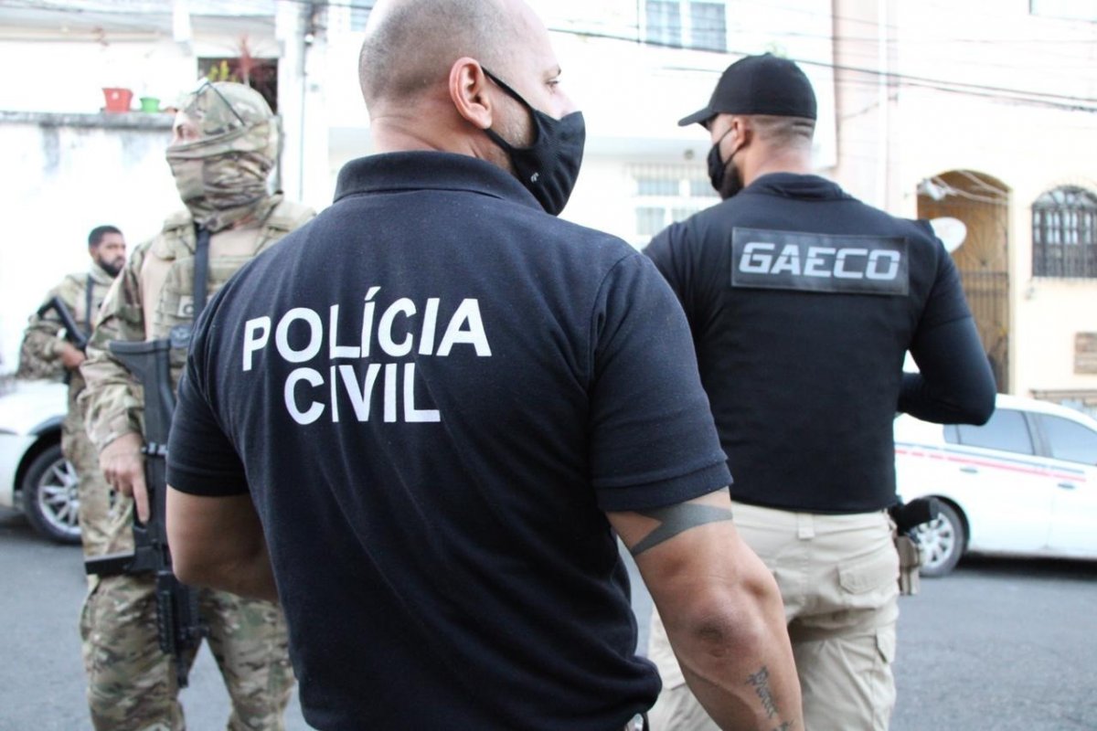 Foragida por tráfico de drogas e organização é presa em Salvador