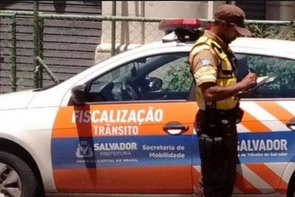 Infrações por transitar na faixa ou via exclusiva teve queda 50% neste ano, em Salvador