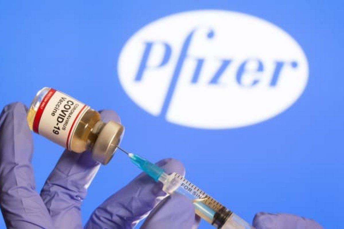 Segundo estudo, quarta dose da Pfizer reduz risco de contrair covid