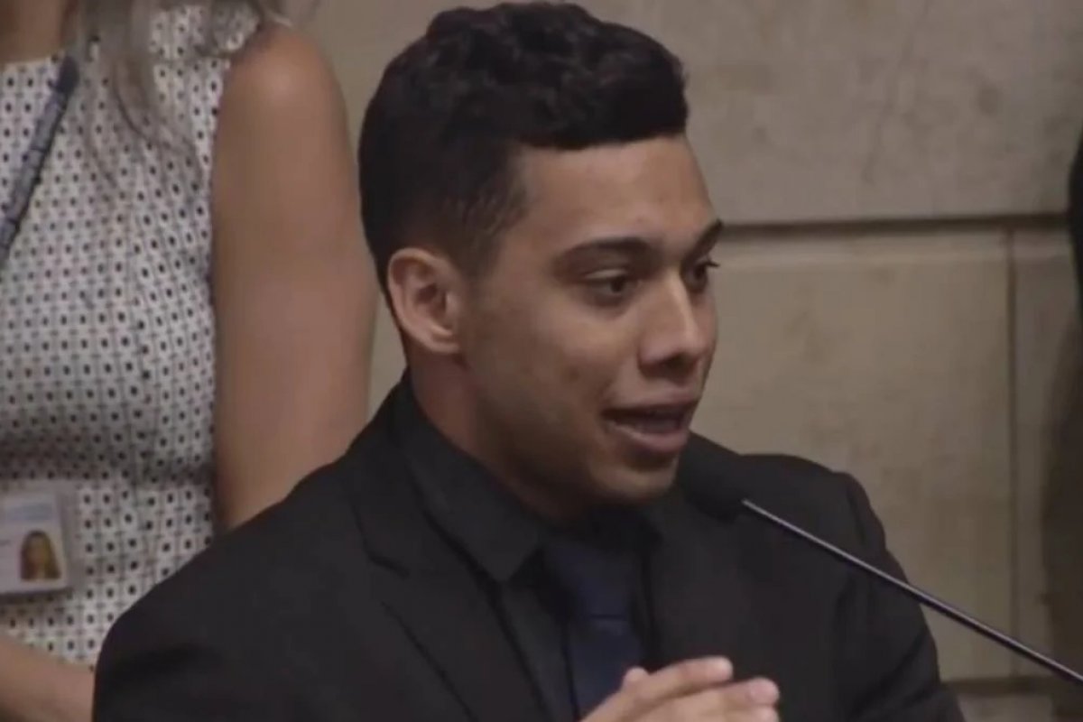 Gabriel Monteiro fazia sexo na frente da equipe durante o trabalho, diz ex-assessor