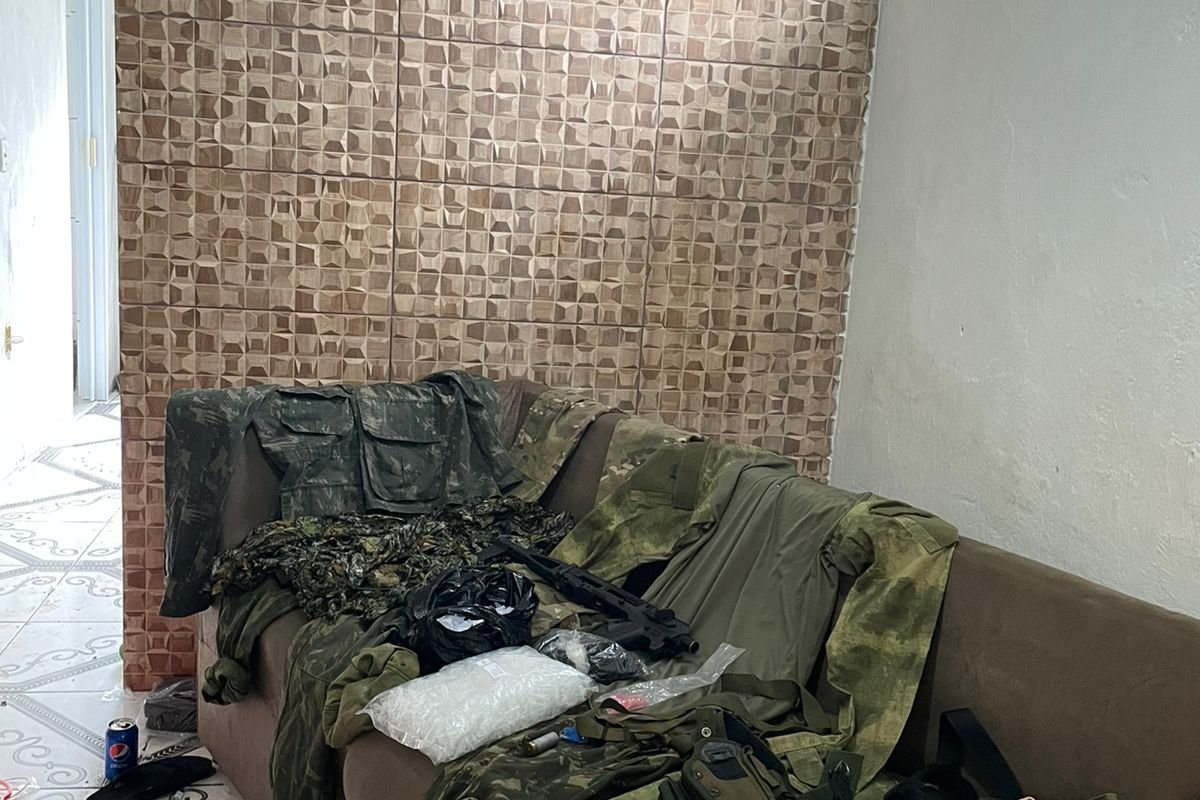 Policiais encontram fuzil com envolvido no tráfico no bairro de Valéria, em Salvador