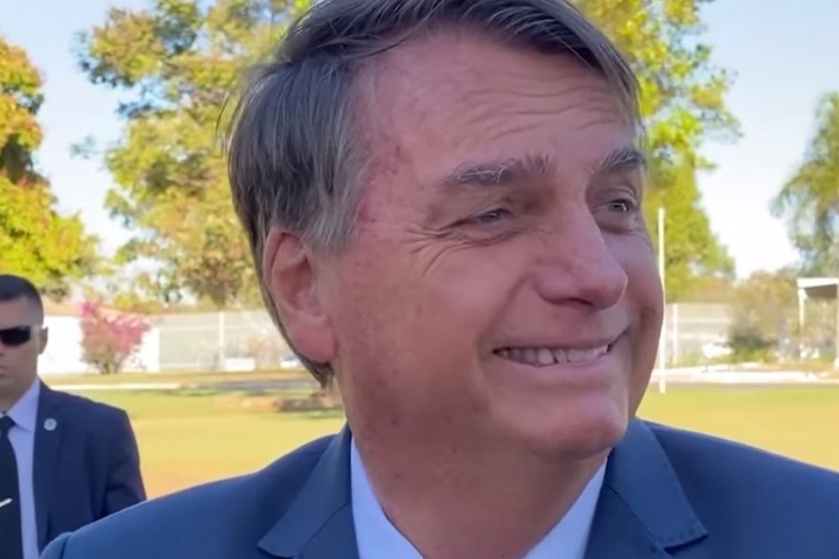 Após Bolsonaro lamentar uso de linguagem neutra na Argentina, embaixada diz que informação não procede