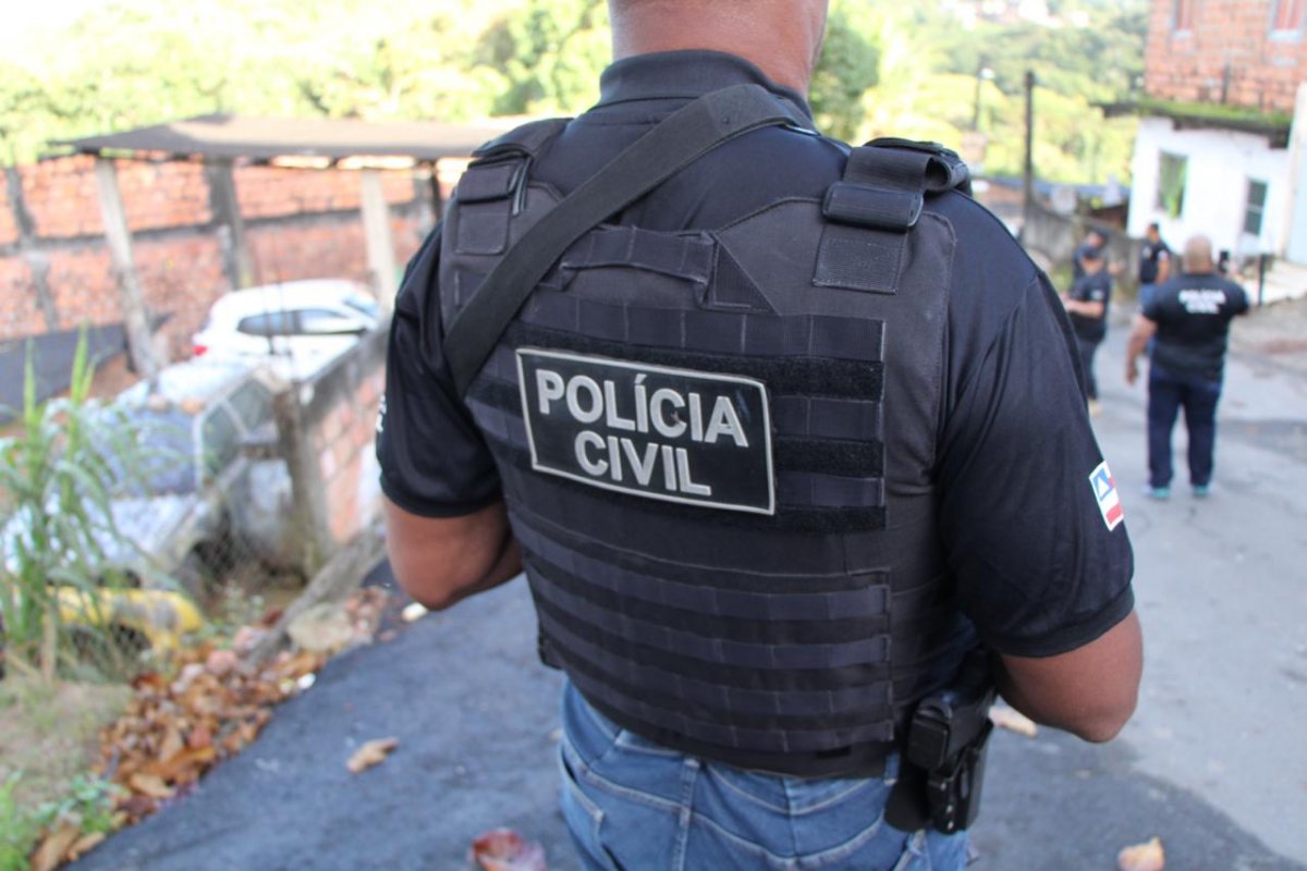 Homem é preso em flagrante por tentar matar companheira a facadas em Canudos (BA)