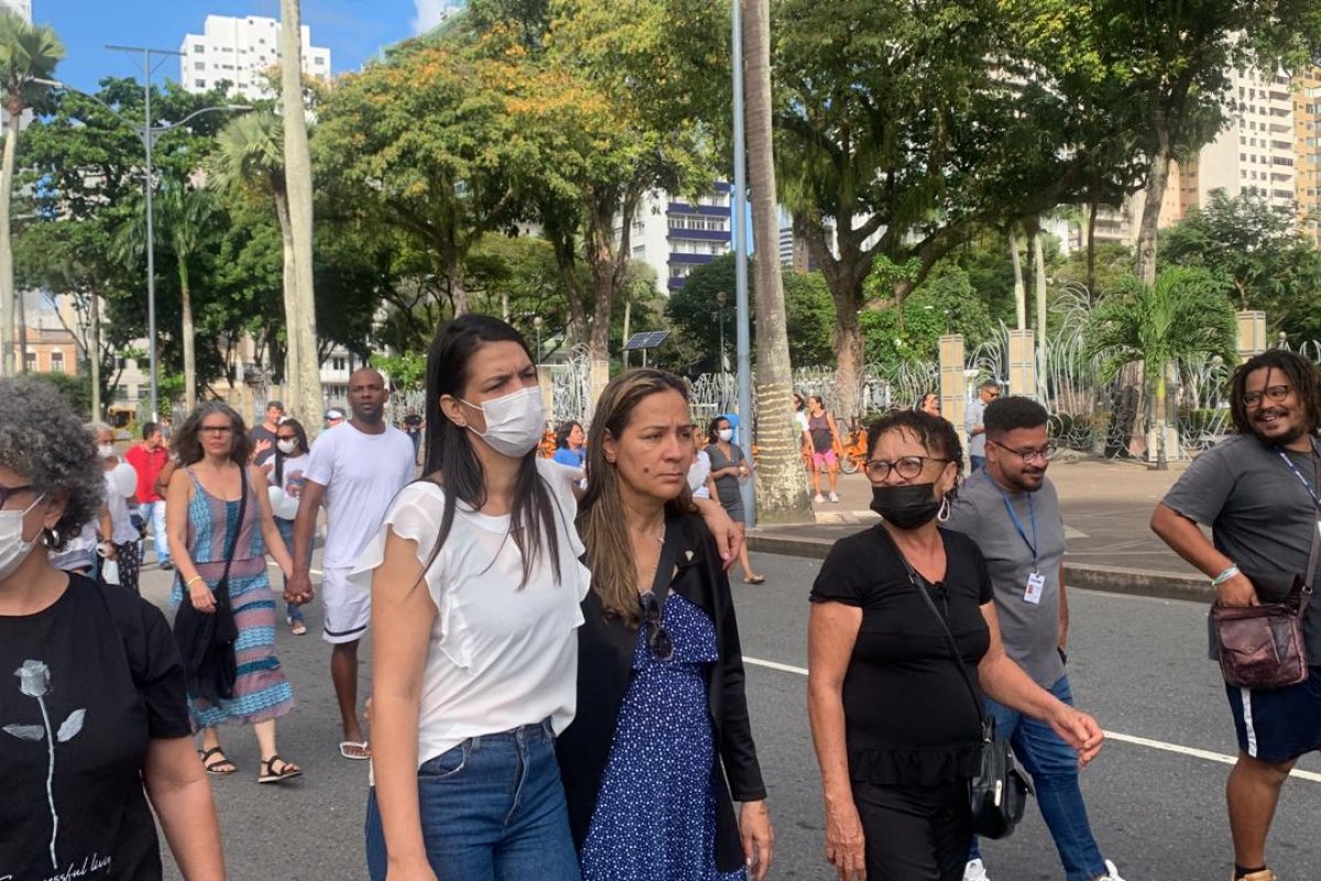 “Queremos justiça”, diz mãe de adolescente assassinada a caminho da escola em Salvador