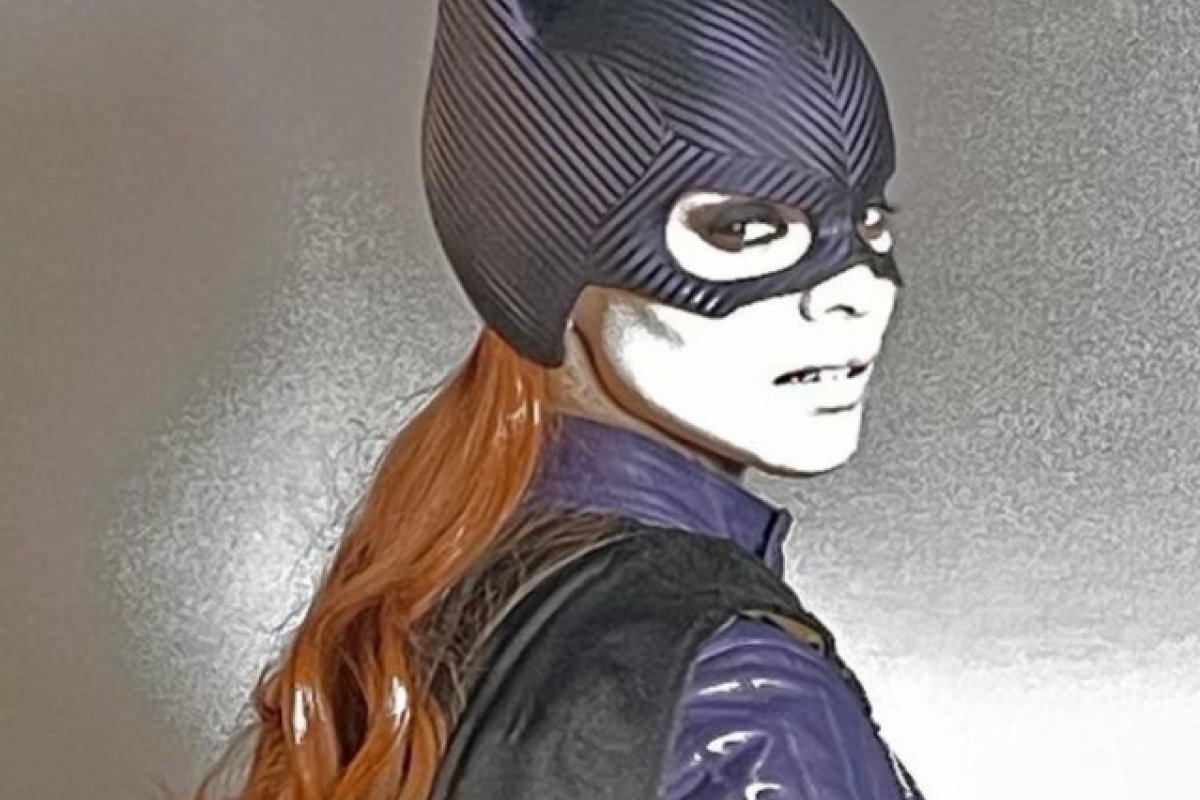 Protagonista de 'Batgirl' quebra silêncio sobre cancelamento do filme
