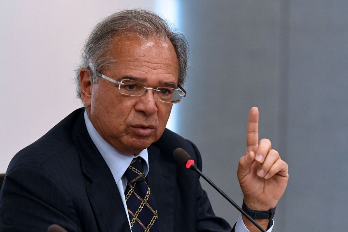 Paulo Guedes diz que Brasil já 'sacudiu a poeira' das crises econômicas e está 'pronto para outra'