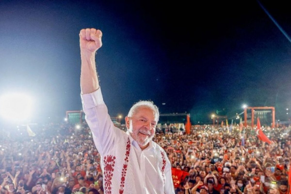 Eleições: Lula infringe lei e pede voto durante evento no Piauí