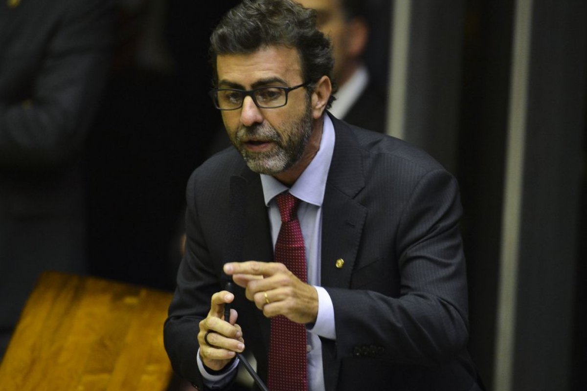 Executiva Nacional do PT adia decisão sobre retirar apoio a Freixo para governo no Rio