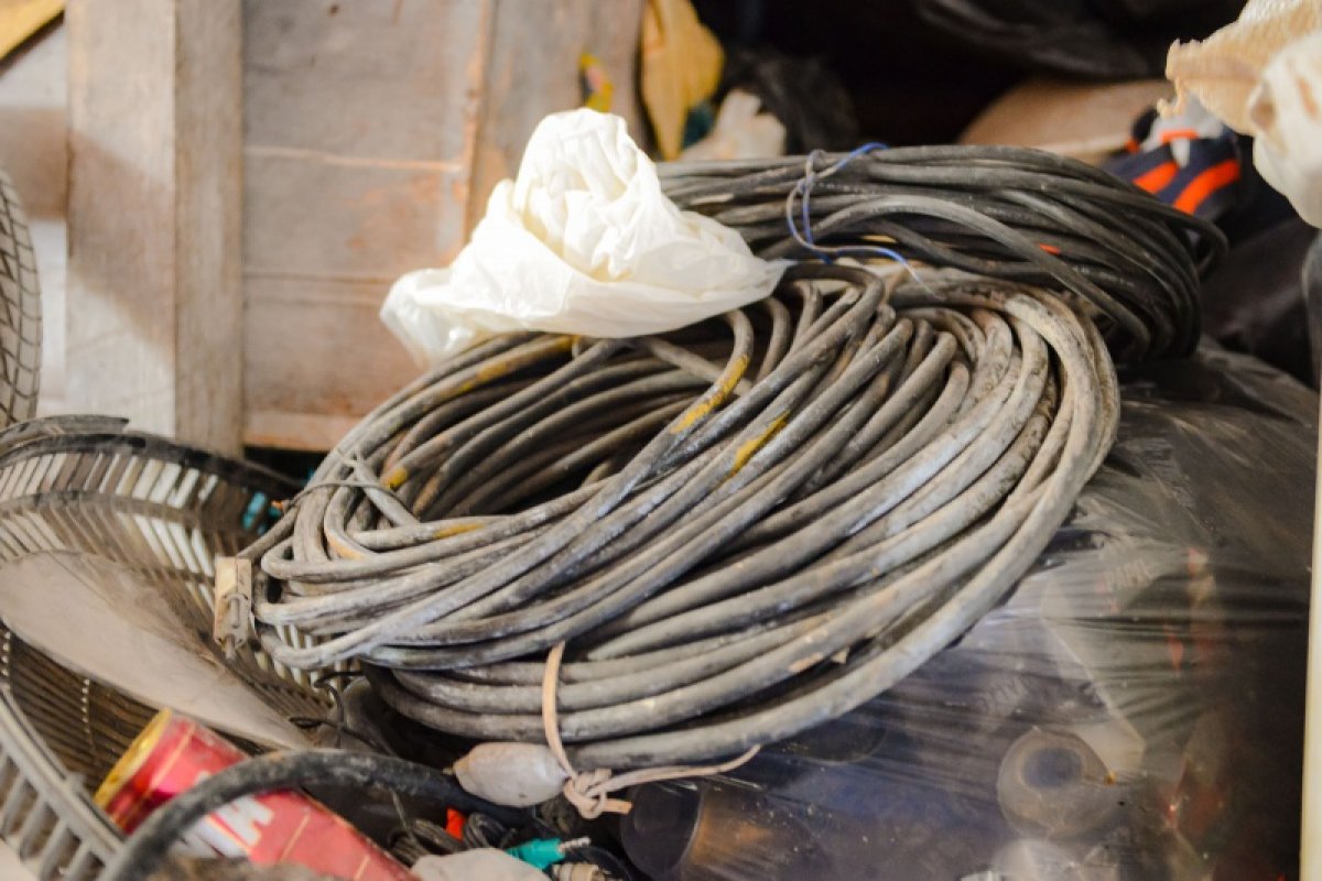 Homem é capturado furtando fios de cobre em Lauro de Freitas