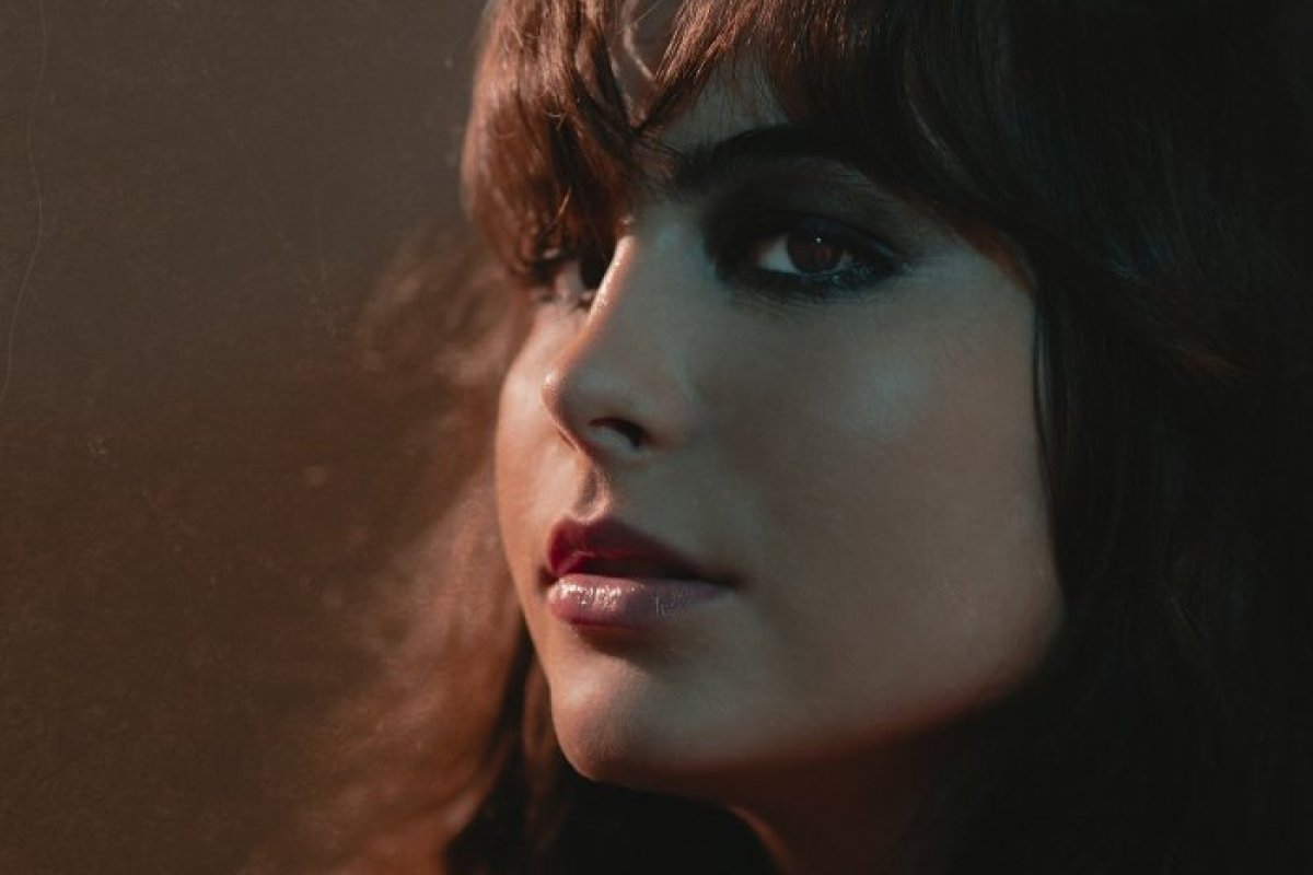 Maria Maud lança single produzido por Dado Villa Lobos que está na trilha de “Bom dia Verônica”!