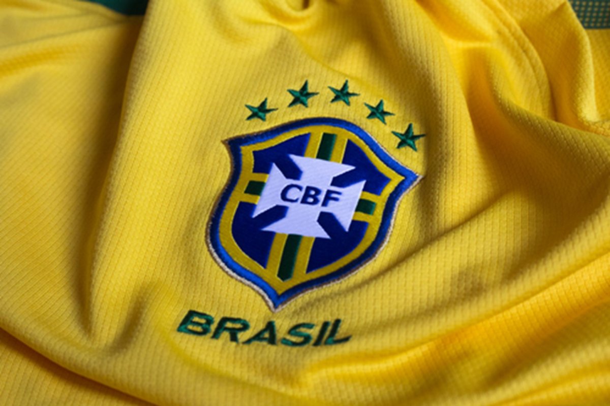 Copa 2002: camisa da seleção deve ser ‘amarelo-penta’ e tem lançamento previsto para próxima sexta-feira (12)