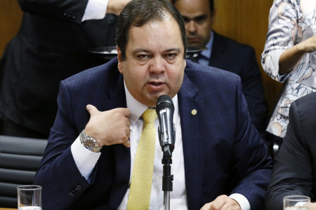 'Vai trazer força e sensibilidade feminina', diz Elmar Nascimento sobre escolha de Ana Coelho como vice de Neto