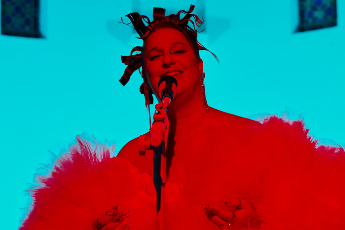 Alice Caymmi lança single de álbum ao vivo em que comemora 10 anos de carreira!  