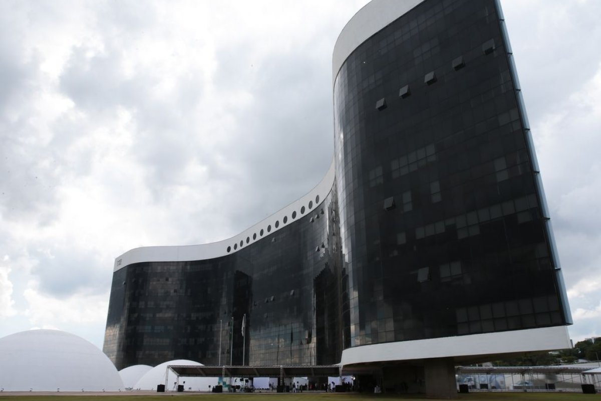 PL entra com sete representações no Tribunal Superior contra o PT