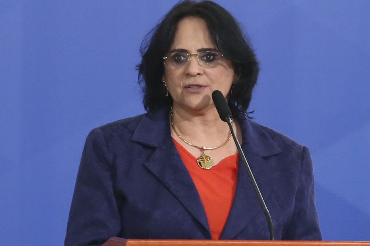 Damares comenta disputa pelo Senado e diz que "vai dar trabalho as raposas"