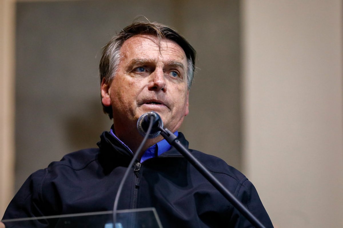 Em culto, Bolsonaro diz que ‘reza todos os dias’ contra o comunismo