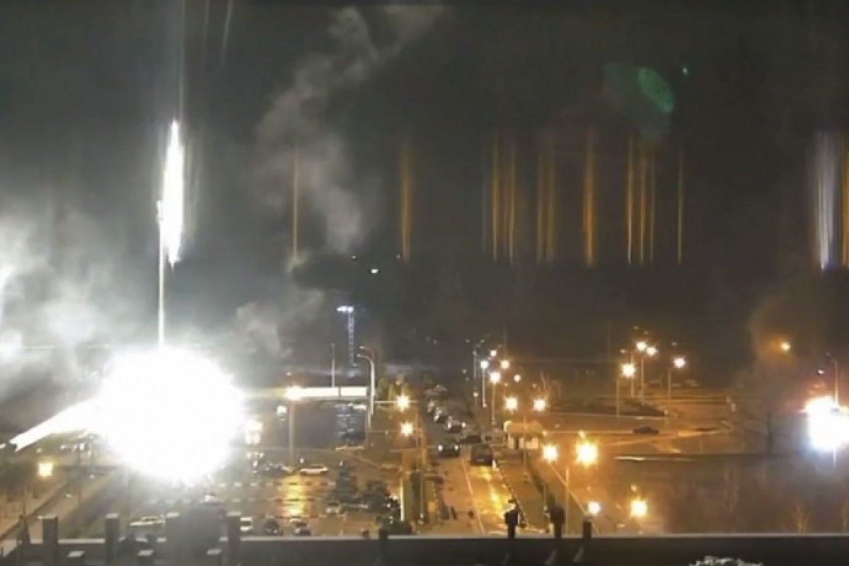 Ucrânia pede resposta internacional mais dura após usina nuclear ser bombardeada