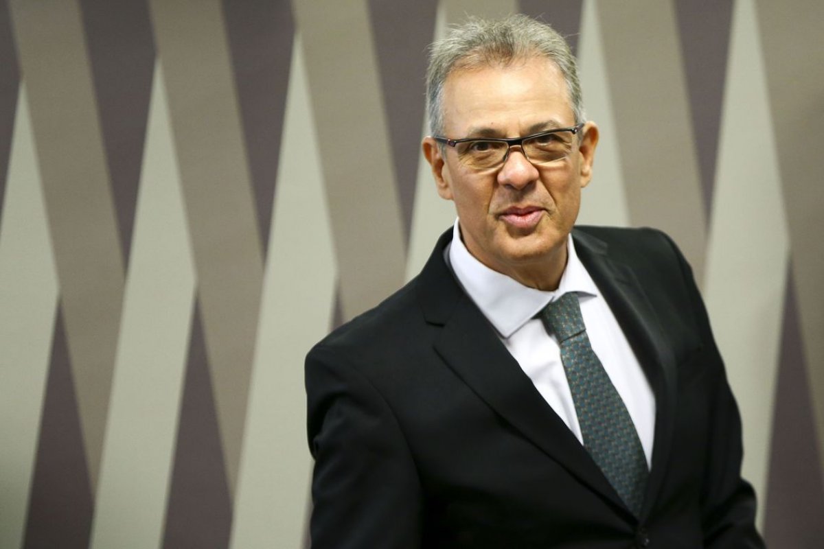 Bento Albuquerque afirma que Brasil perdeu o "timing" em leilões de áreas do pré-sal