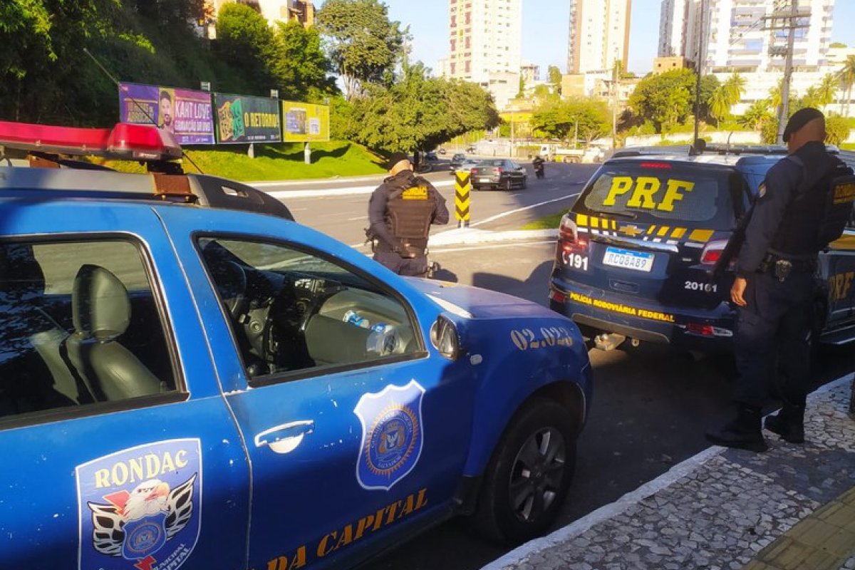 Dois homens com ordem de prisão em abertos são detidos na BR324