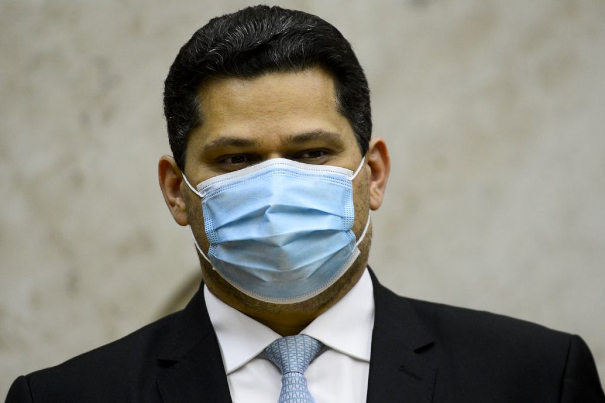 Alcolumbre escolhe novamente o irmão como suplente