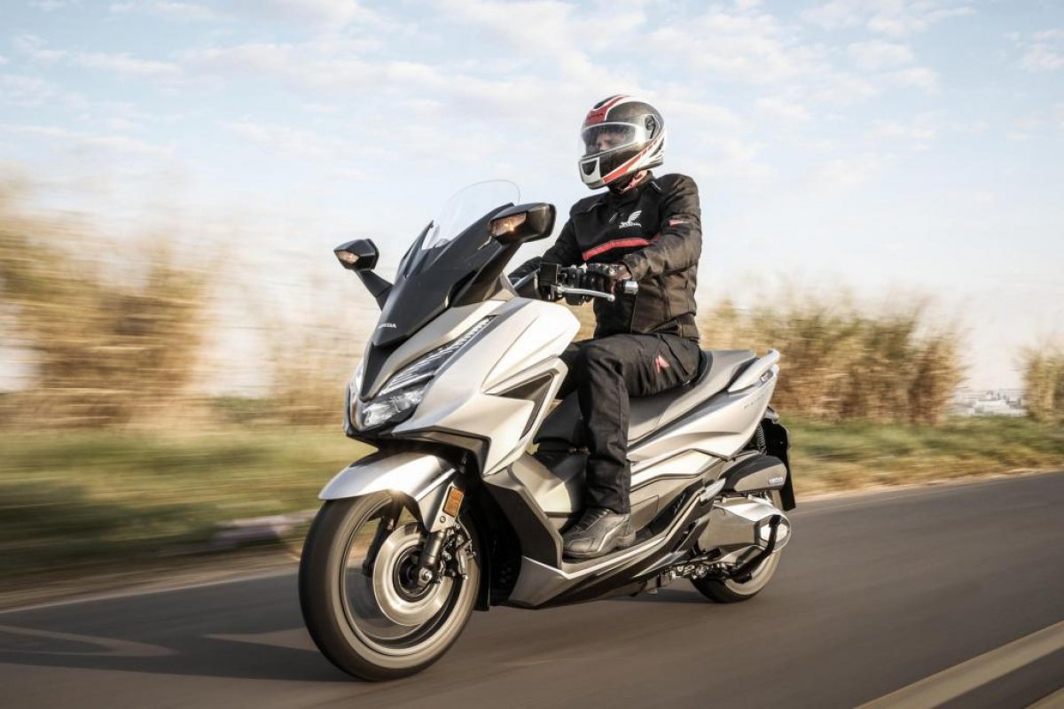 Honda lança scooter Forza 350 no país por R$ 47 mil 