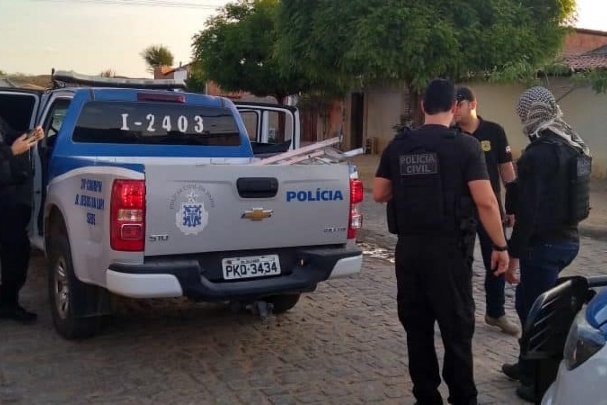 Idoso é preso suspeito de matar cachorro a golpes de machado no oeste da Bahia