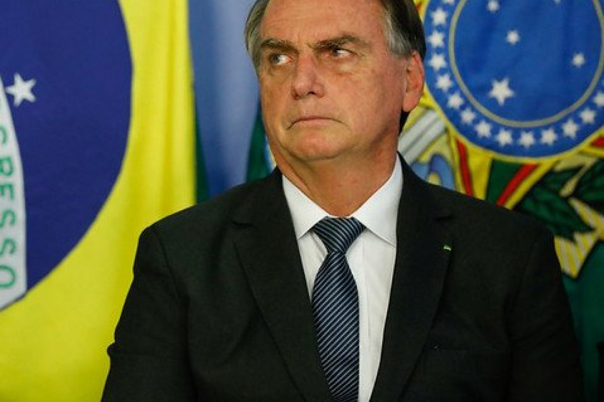 Jair Bolsonaro deve manter emendas de relator em 2023