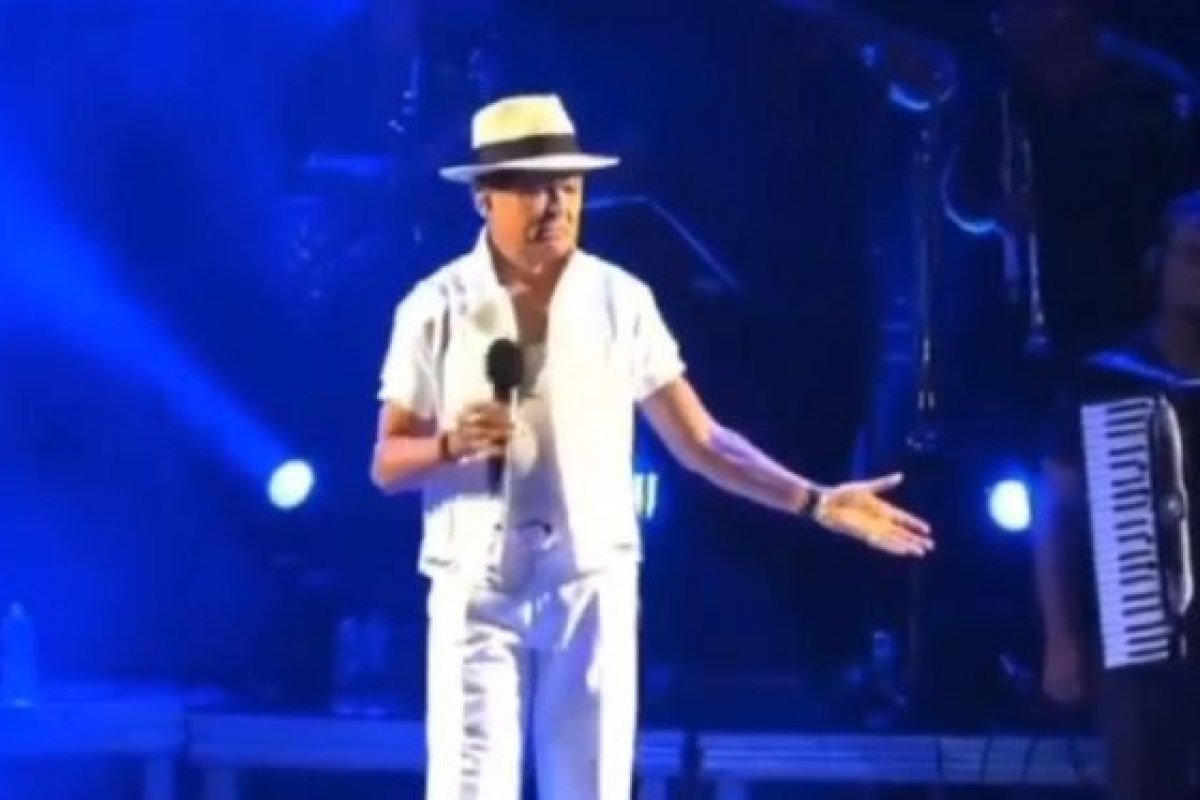 Vídeo: Alcymar Monteiro dá bronca em banda durante show e músicos pedem demissão