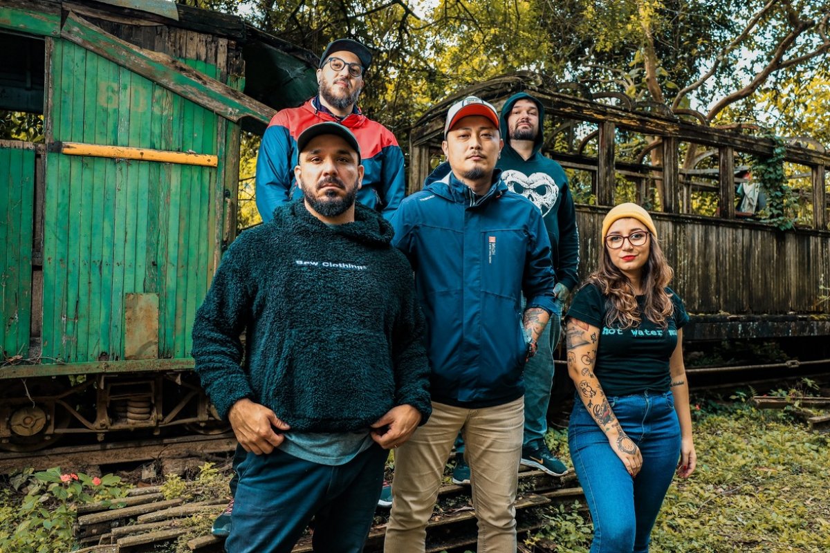 R4vel traz riffs potentes em manifesto de esperança no novo single Pano Cinza