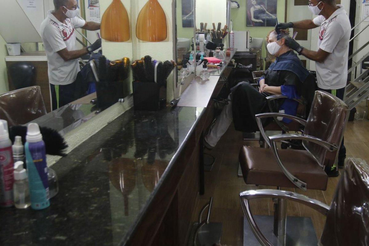 Setor de serviços tem segunda alta seguida e cresce 0,7% em junho