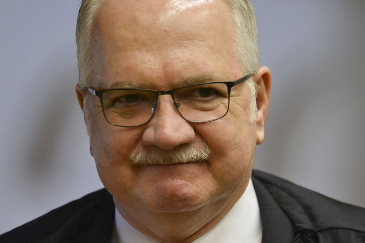 Ministro Edson Fachin reforça apoio à democracia em manifesto