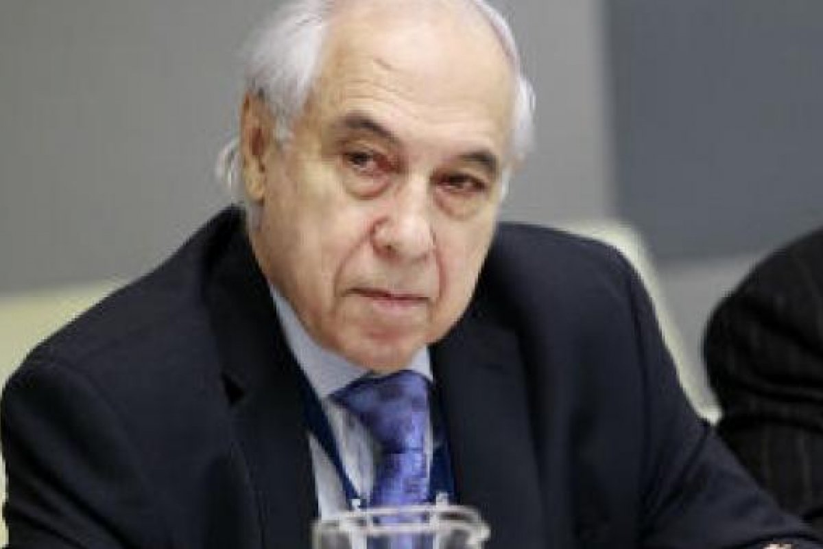 Ex-embaixador do Brasil critica armas nucleares: "mundo precisa de desnuclearização"