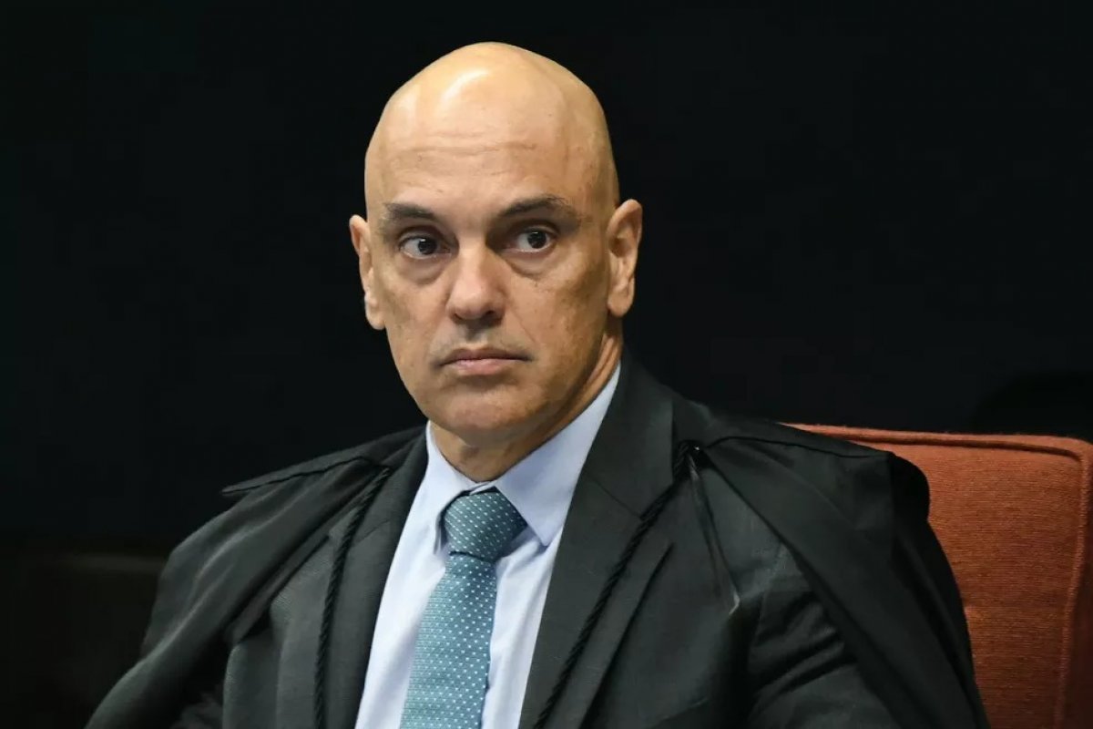 Moraes vota para negar recursos que buscam interromper investigações contra Bolsonaro