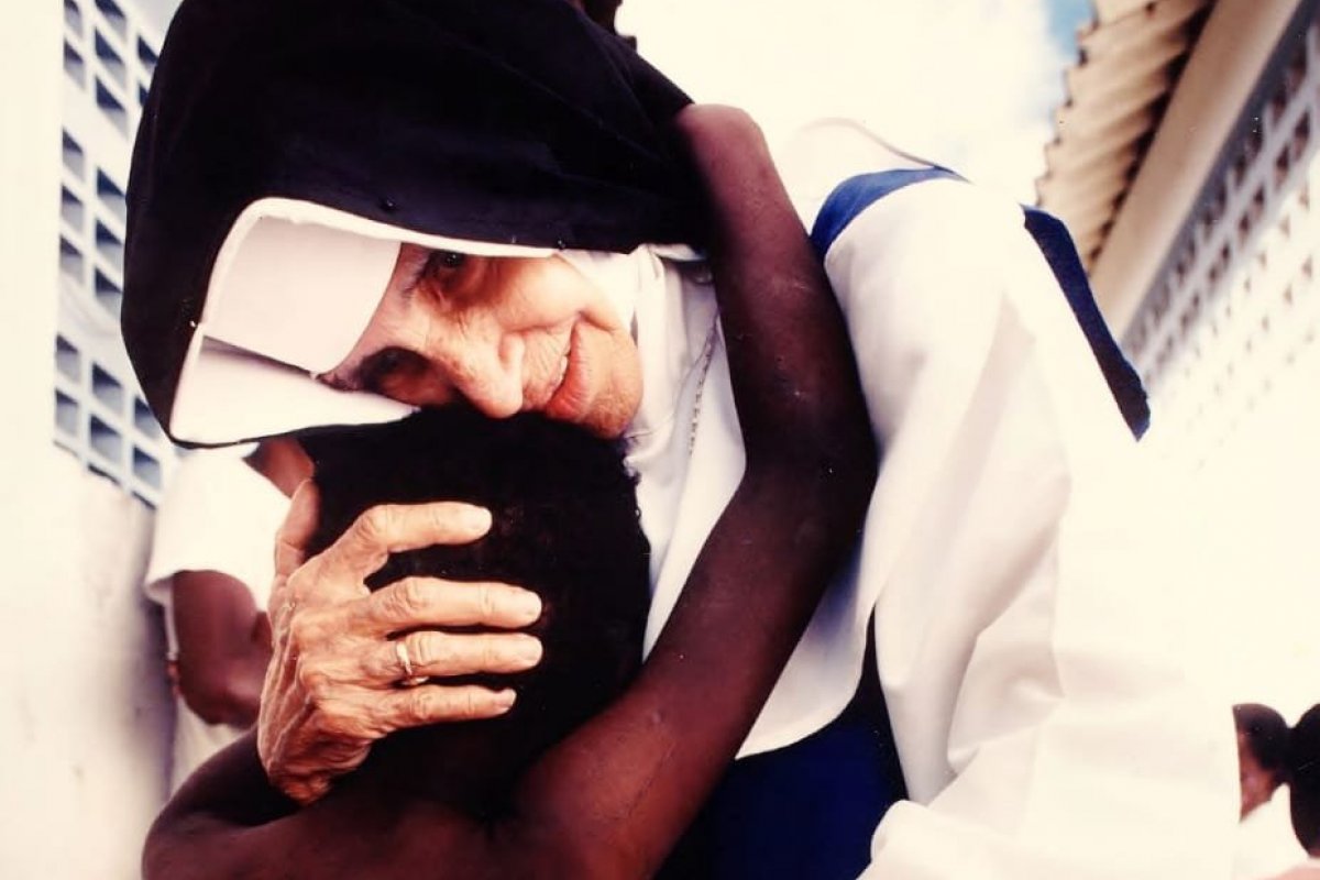 Santuário Santa Dulce dos Pobres celebra Dia Litúrgico da primeira santa brasileira