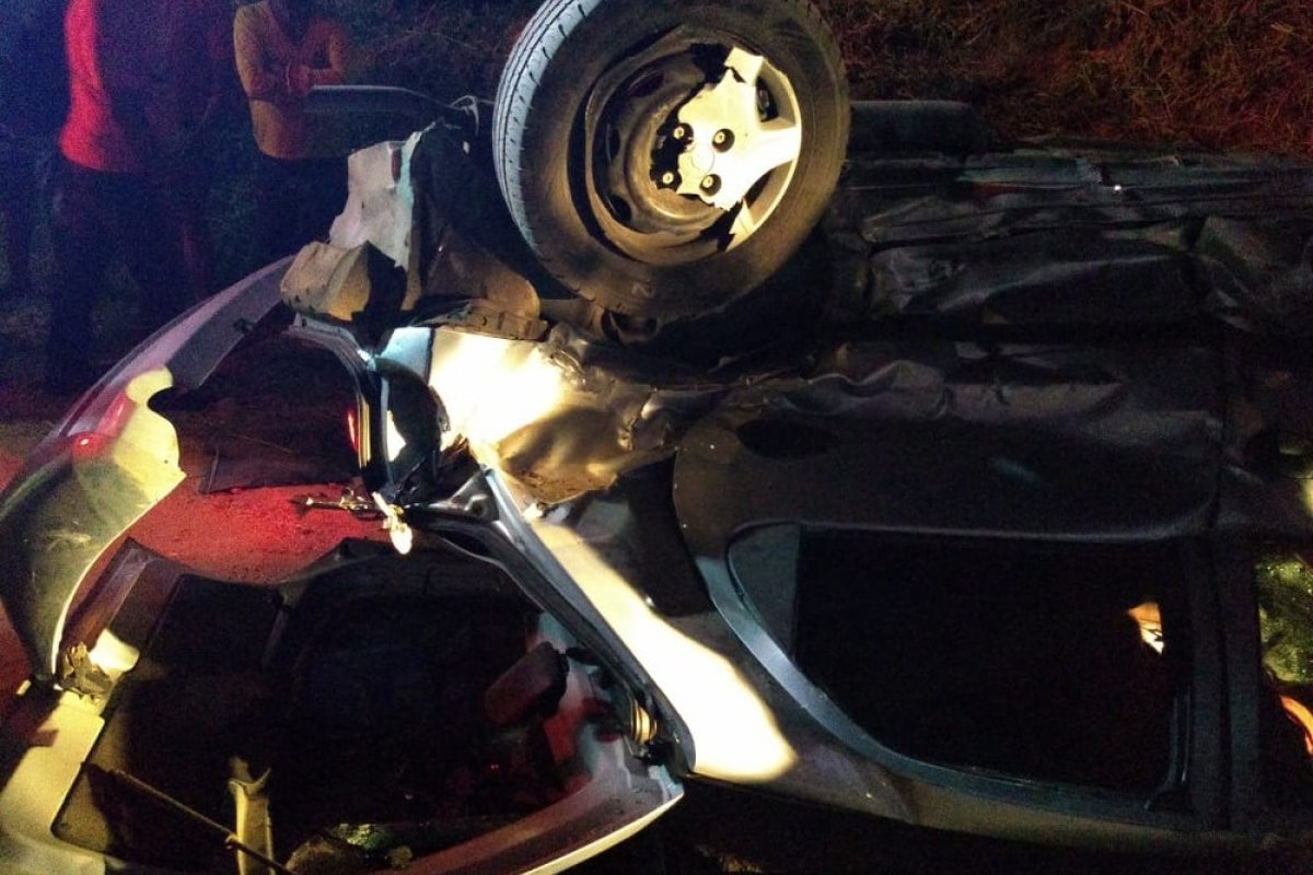 Colisão entre dois carros fere dois em Jitaúna, sul da Bahia